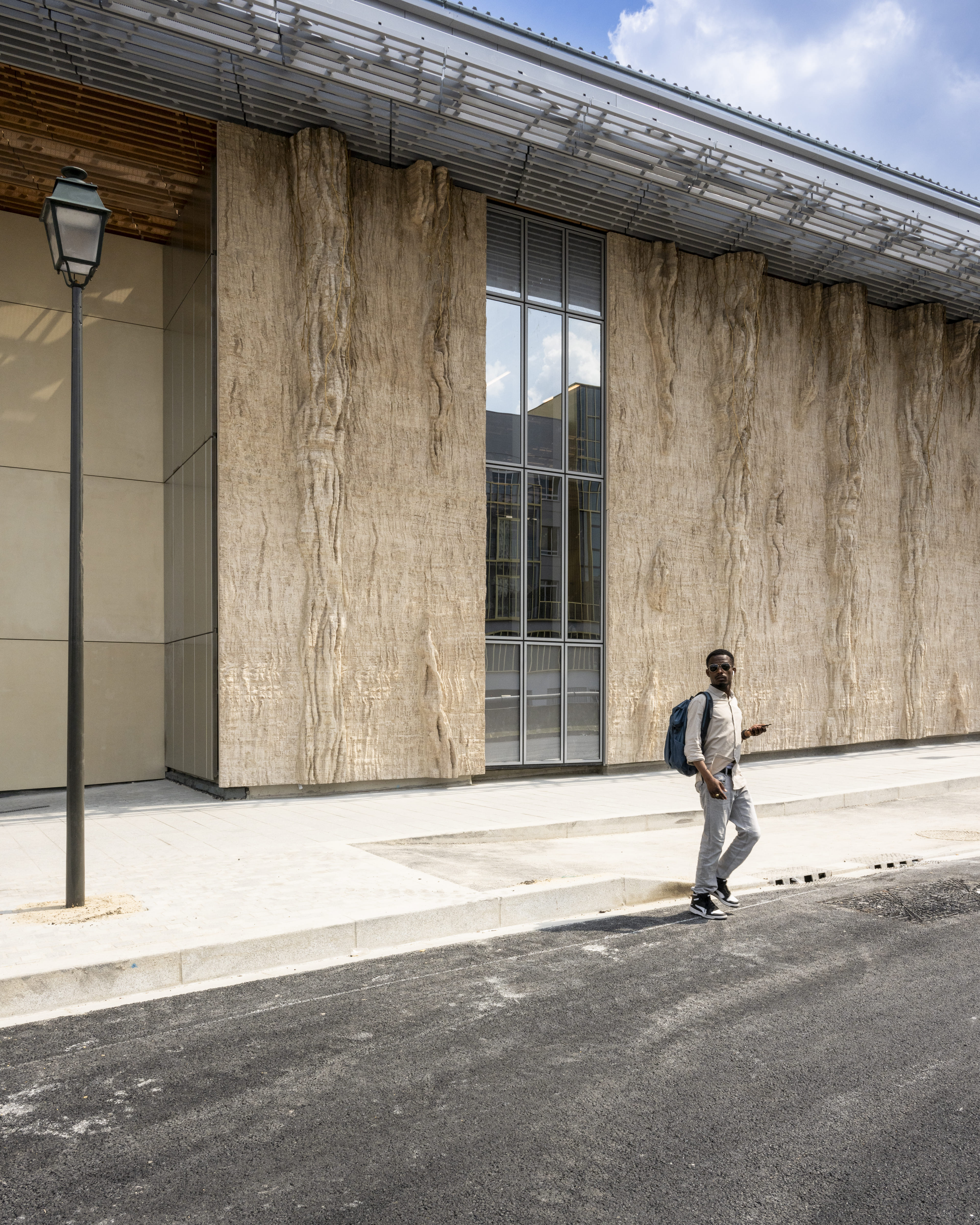 Œuvre de l'artiste Eva Jospin en tandem avec l'architecte Jean-Paul Viguier