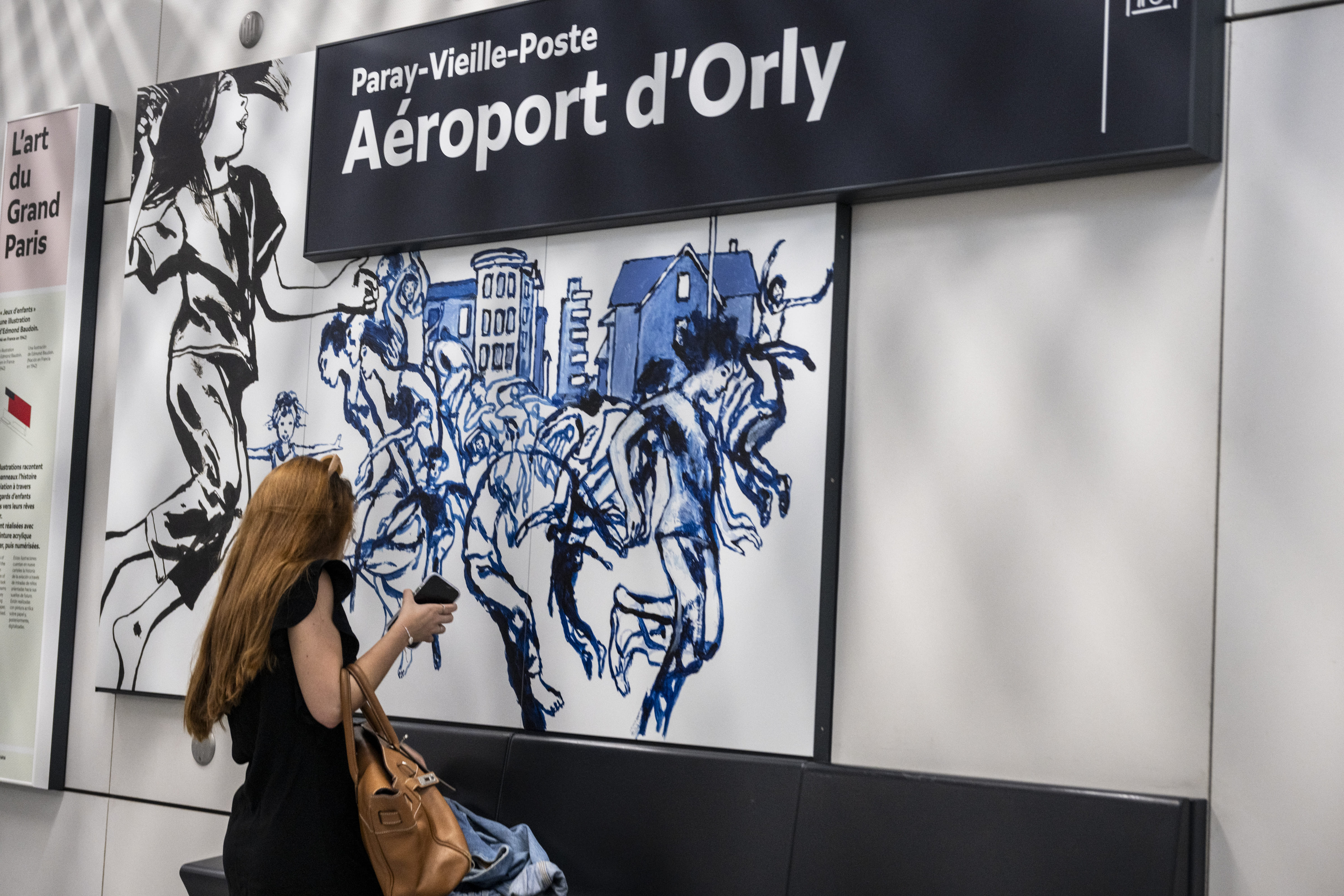 Illustrations "Jeux d'enfants" de l'artiste Edmond Baudoin dans la gare Aéroport d'Orly