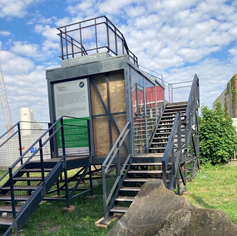 Installation du Pavillon des points de vue, de l'artiste Alain Bublex à Bobigny