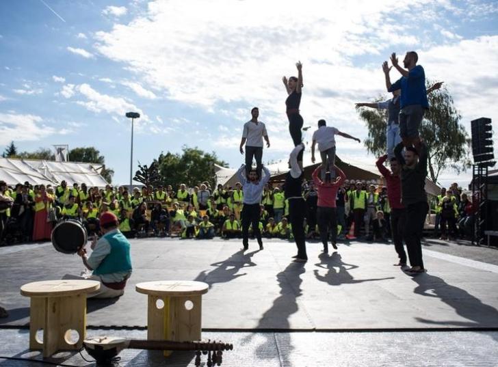 Performance du Groupe Acrobatique de Tanger pendant le KM4