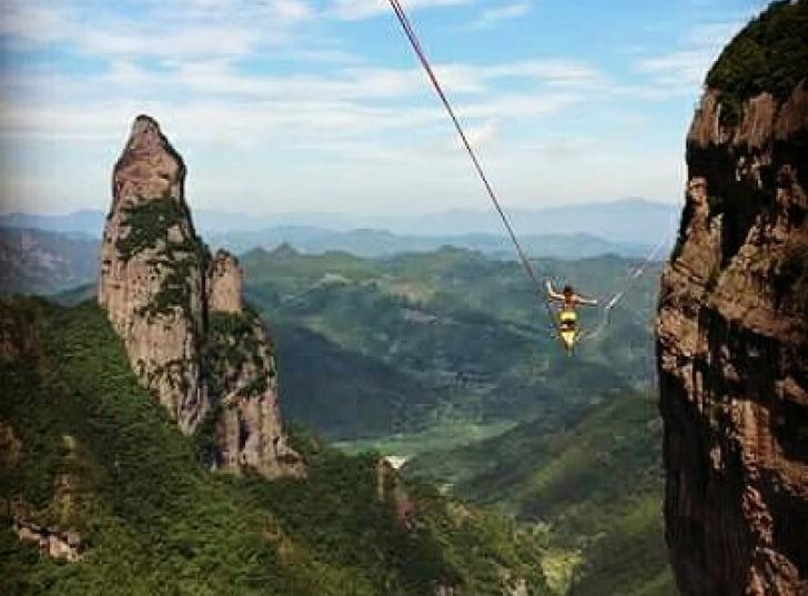 Marie-Amélie Guesdon sur une highline