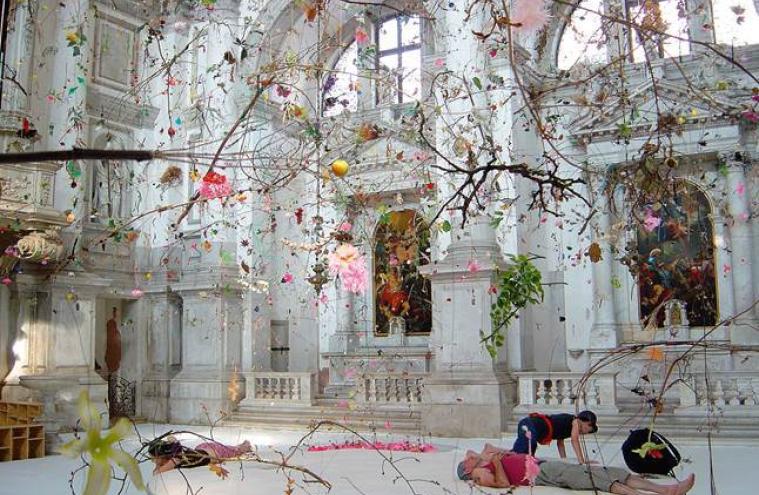 Photo de l’œuvre Falling Water des artistes Jörg Lenzlinger et Gerda Steiner
