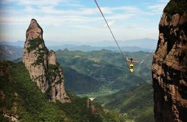 Marie-Amélie Guesdon sur une highline