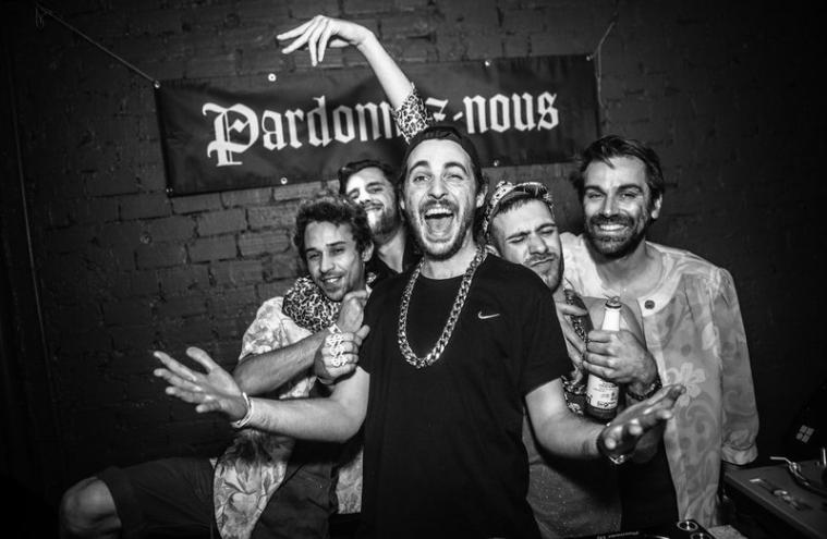 Photo de groupe du collectif Pardonnez-nous