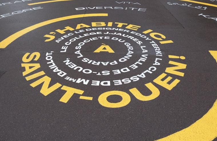"J'Habite ici, à Saint-Ouen !" Intervention graphique sur le parvis de la Mairie par Eddy Terki