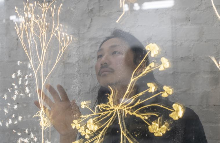 Duy Anh NHAN DUC dans son atelier du Pré Saint-Gervais