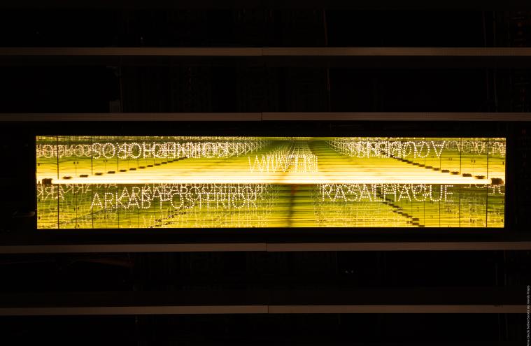 Œuvre en gare de Iván Navarro