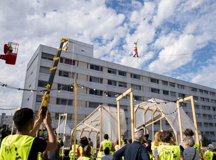 Spectacle de funambulisme de l’artiste Mimi Guesdon