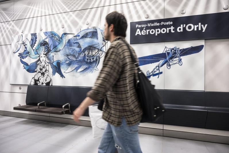 Illustrations "Jeux d'enfants" de l'artiste Edmond Baudoin dans la gare Aéroport d'Orly