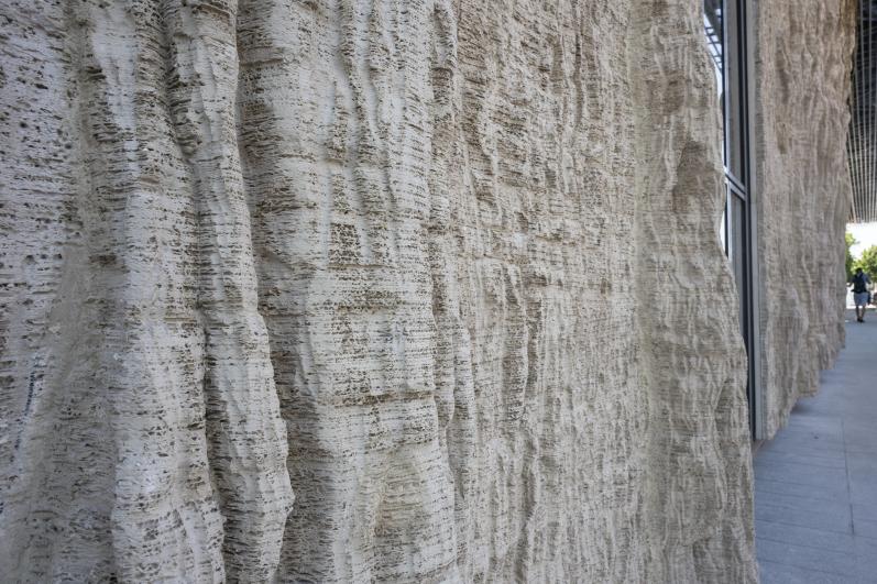 Œuvre de l'artiste Eva Jospin en tandem avec l'architecte Jean-Paul Viguier