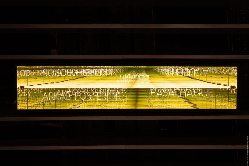 Œuvre en gare de Iván Navarro